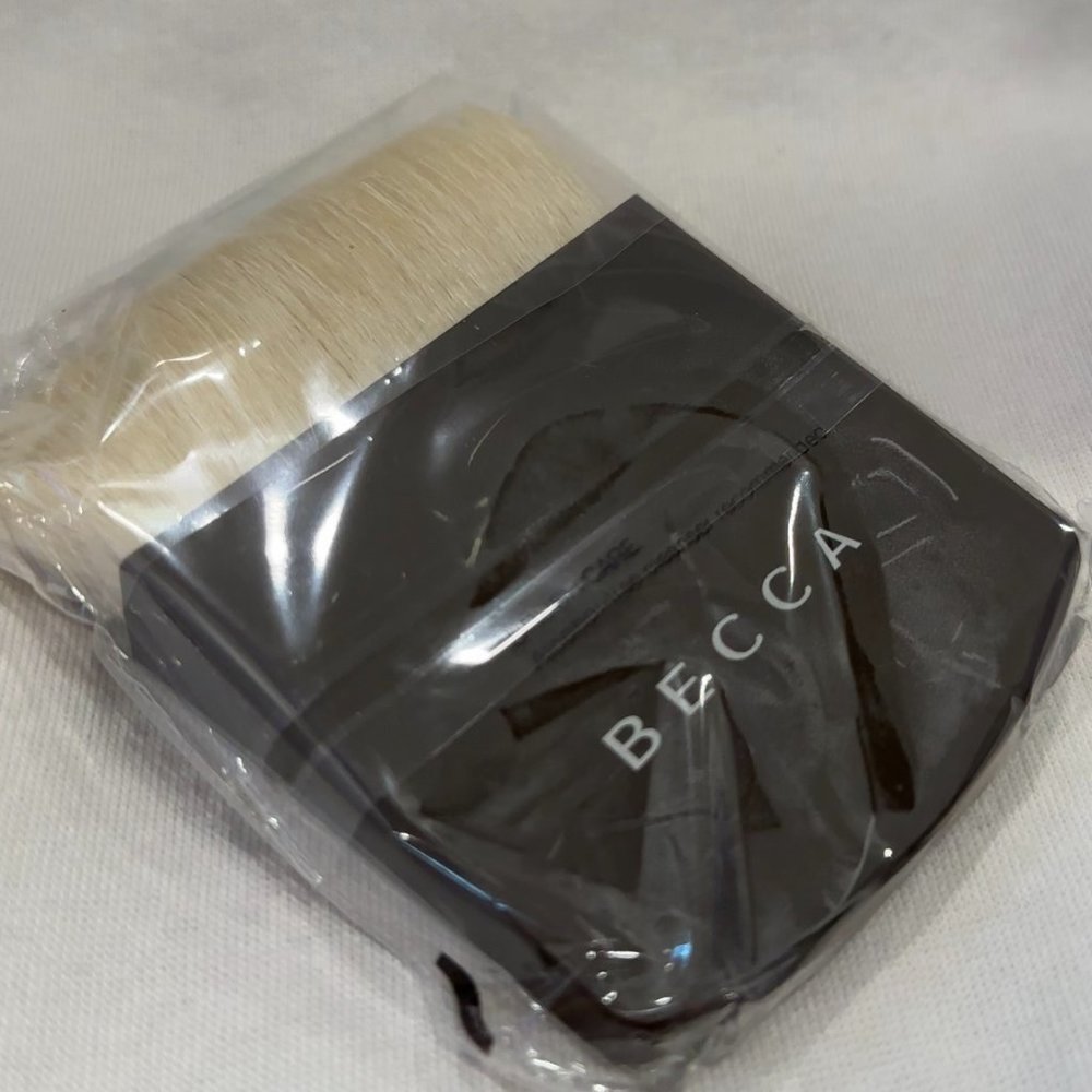 BECCA Makeup Brush - The One Perfecting Brush